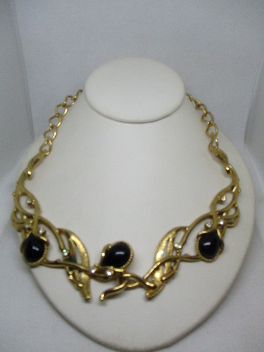JOSE MARIA BARRERA Granada Necklace For Avon Branches Design Gold Tone Metal