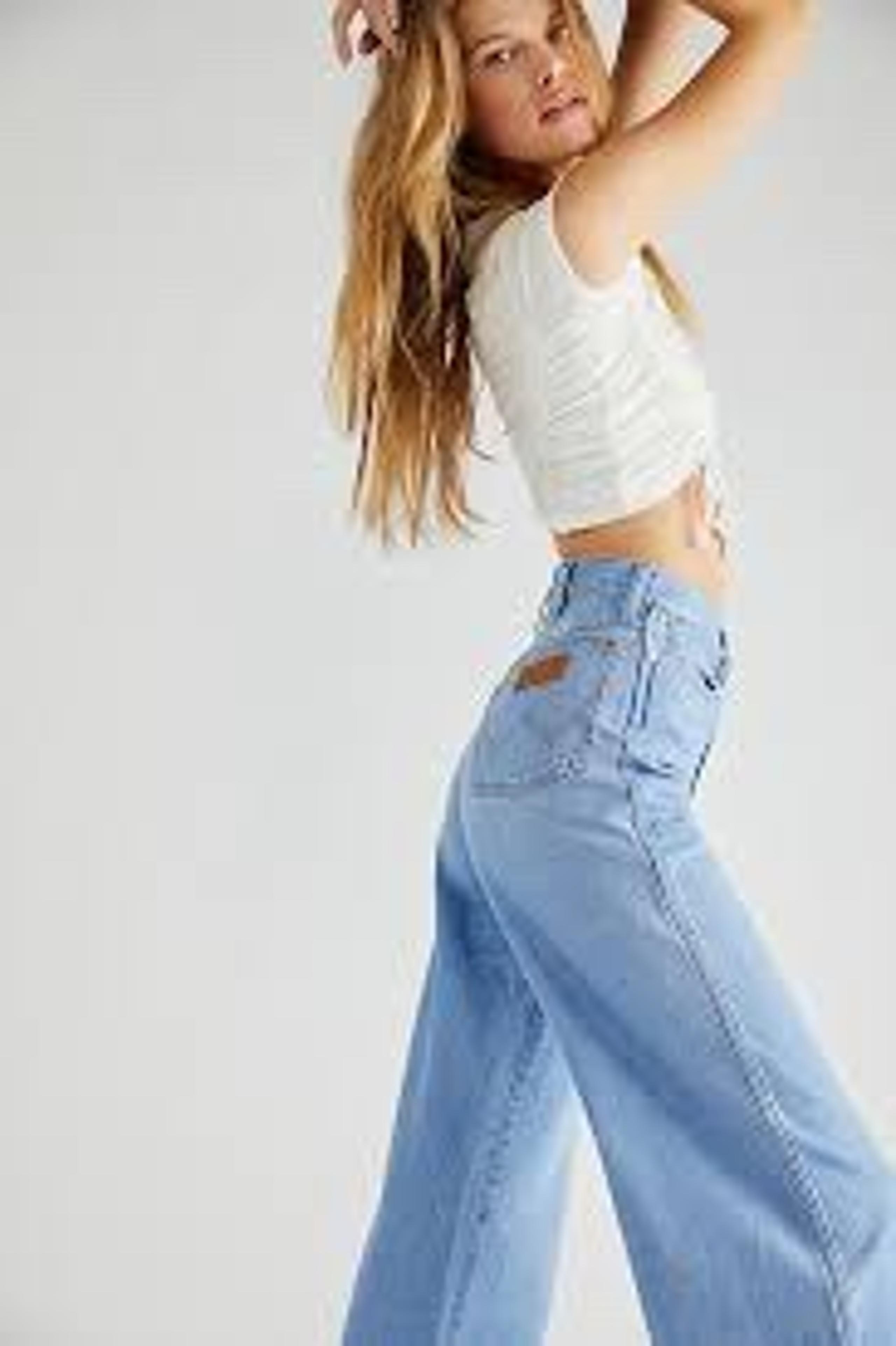 NWT WOMEN'S LIGHT WASH WORLDWIDE MID RISE WIDE LEG DENIM JEANS - Wrangler