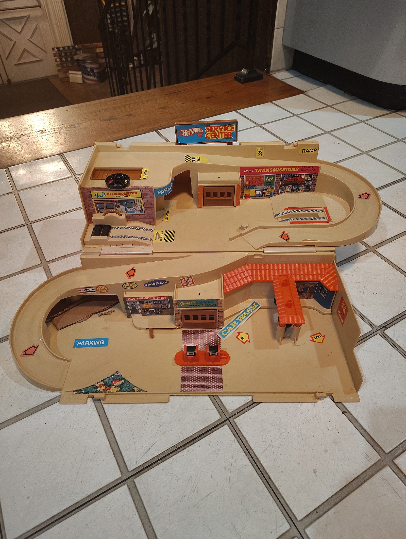 Hot Wheels Service Center Playset