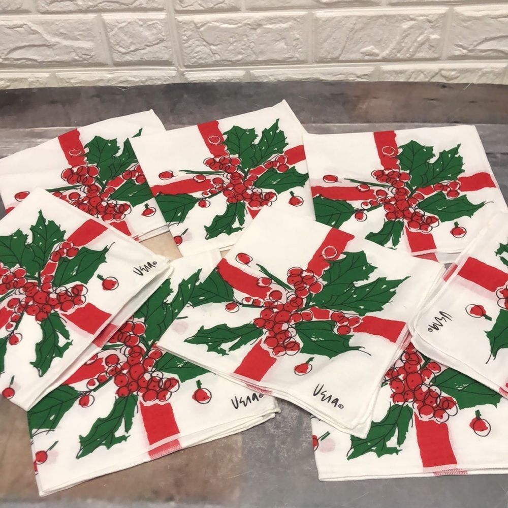 Vintage Vera Cotton linen 8 Cocktail Napkins Christmas Holly + 2 tablecloths