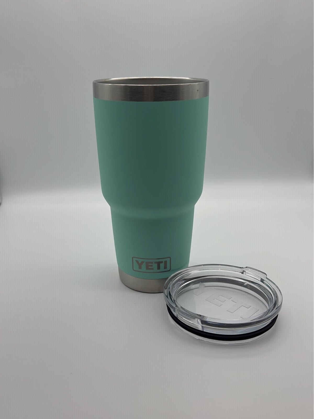 Yeti Rambler 30oz with lid