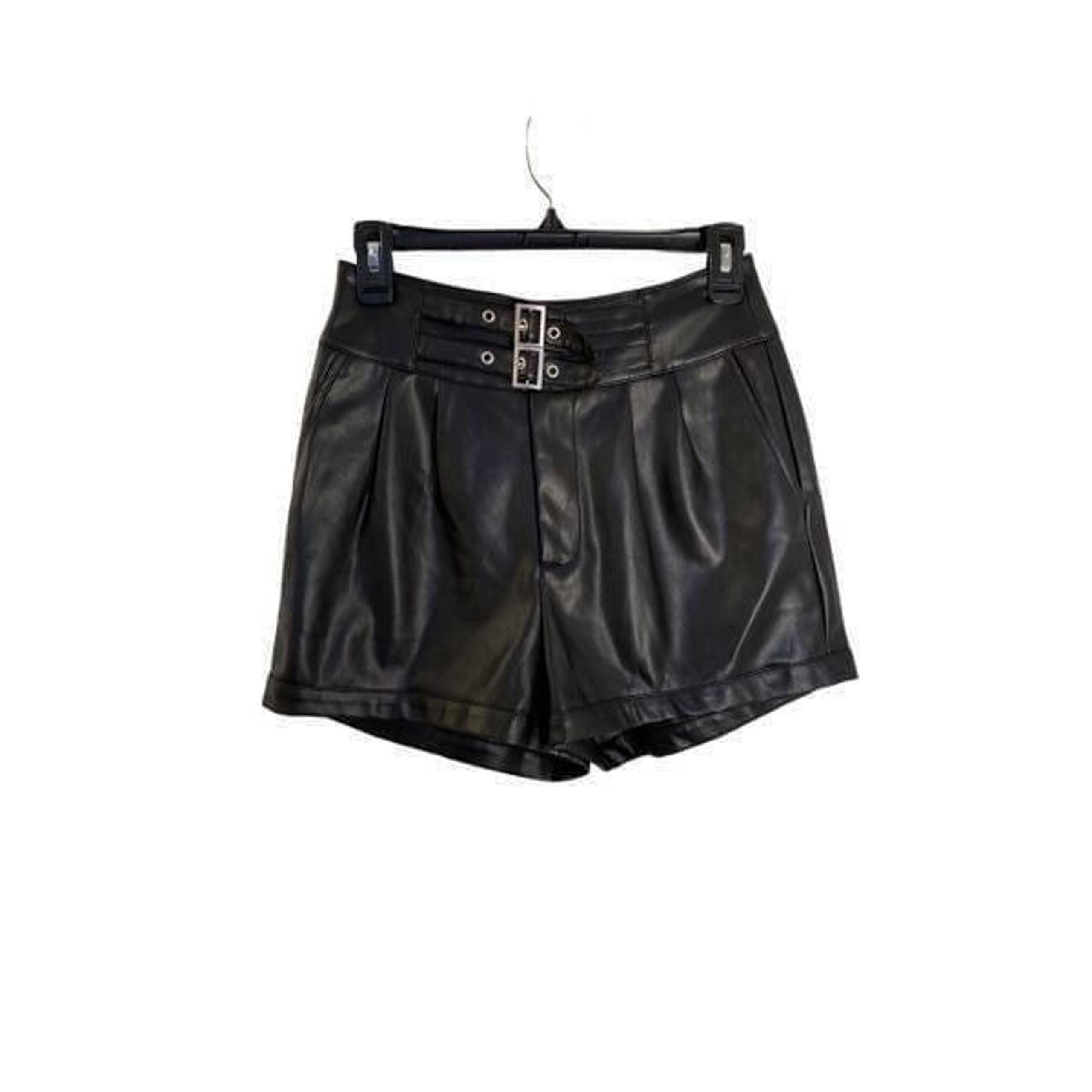 Forever 21 women’s faux leather belted black shorts with pockets, size small