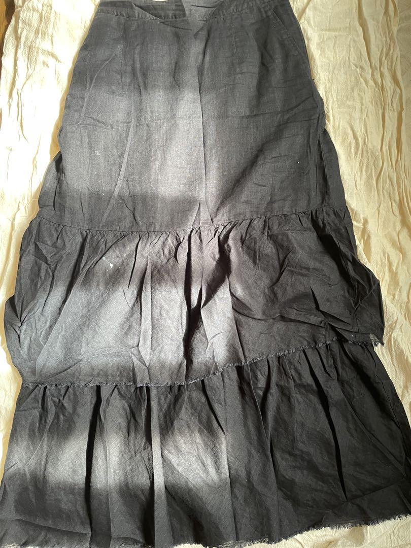 Slightly stained Simplicitye long skirt, Simplicitye IENA.