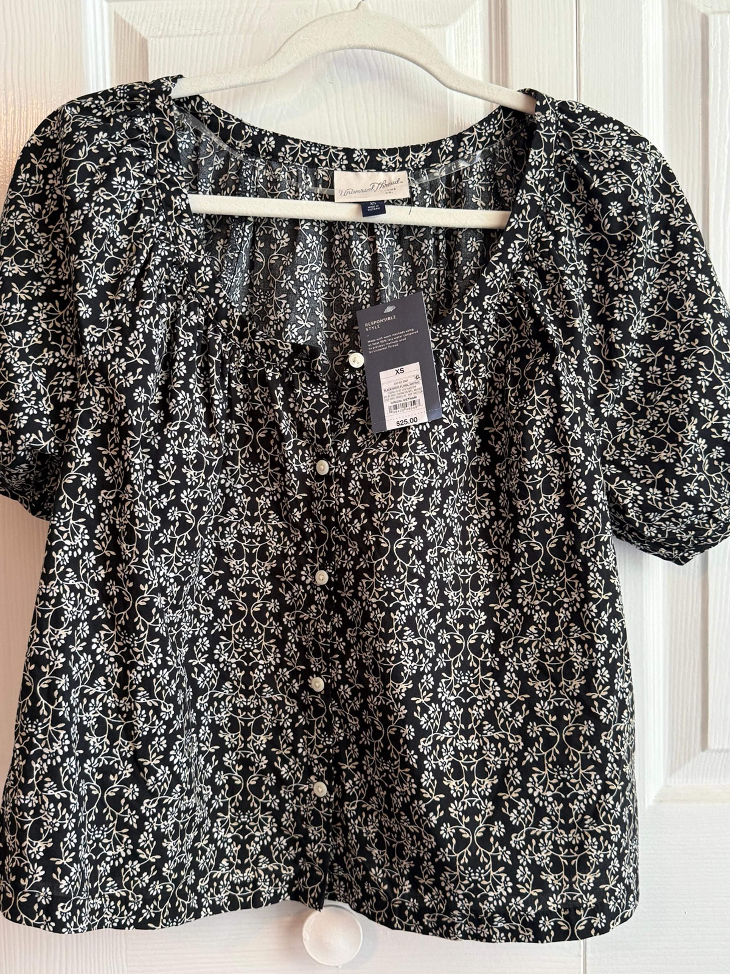 Universal Thread NWT short sleeve Blouse oversized XS