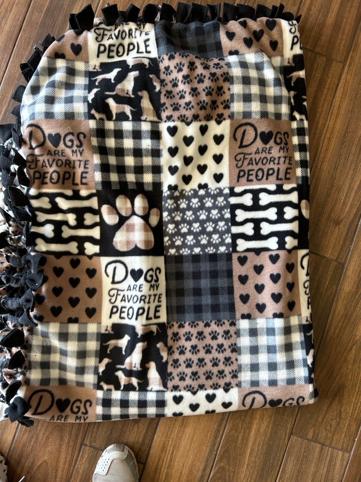 72 xx60 no sew blanket, Dogs Are My People w/large Paws on the back