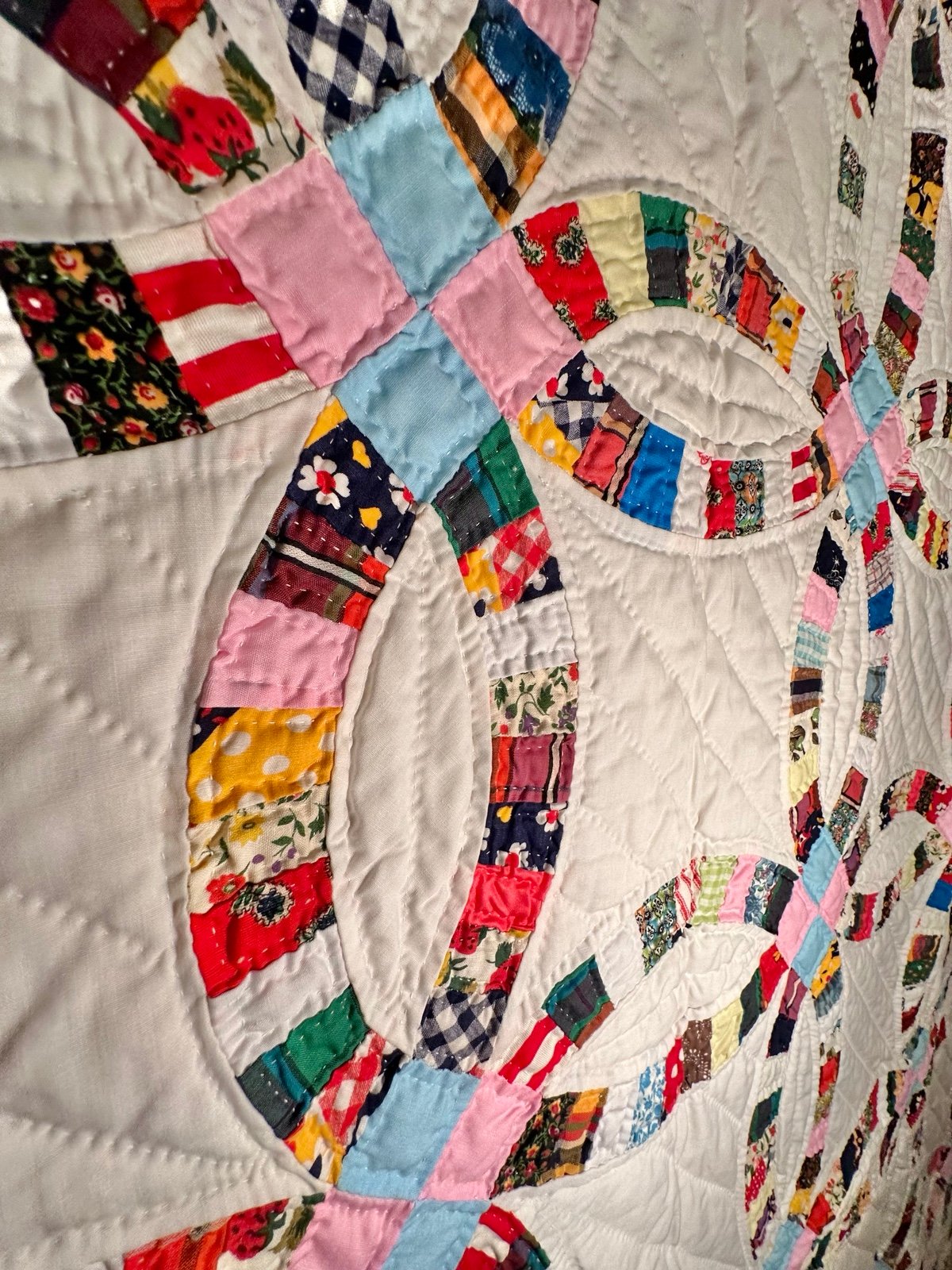 Vintage handmade wedding ring quilt