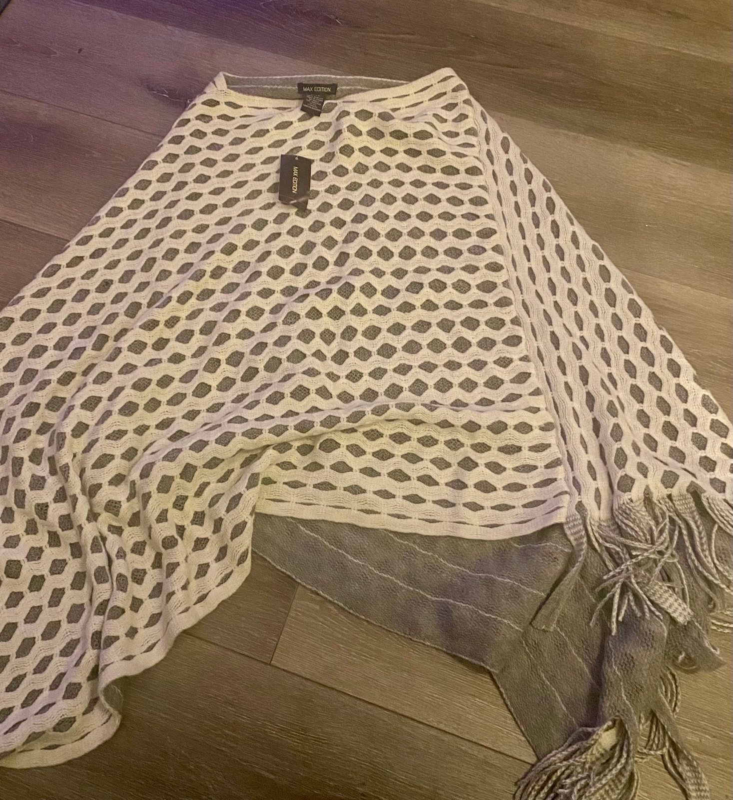 Max Edition Poncho Sweater Fringes Asymmetrical Size L/XL Cream Gray Cozy Soft