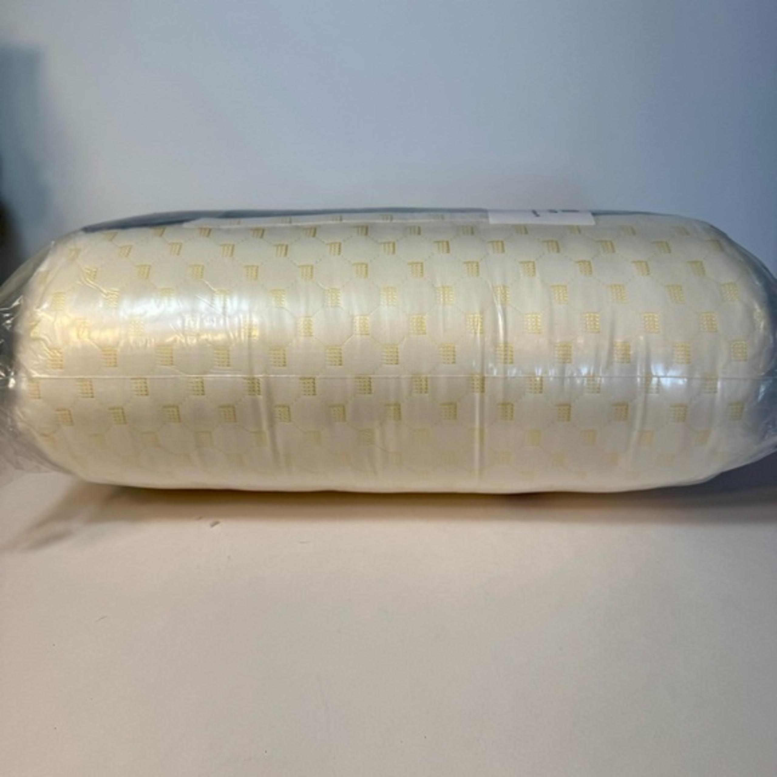 YBZ 3D Knitted Cotton Pillow