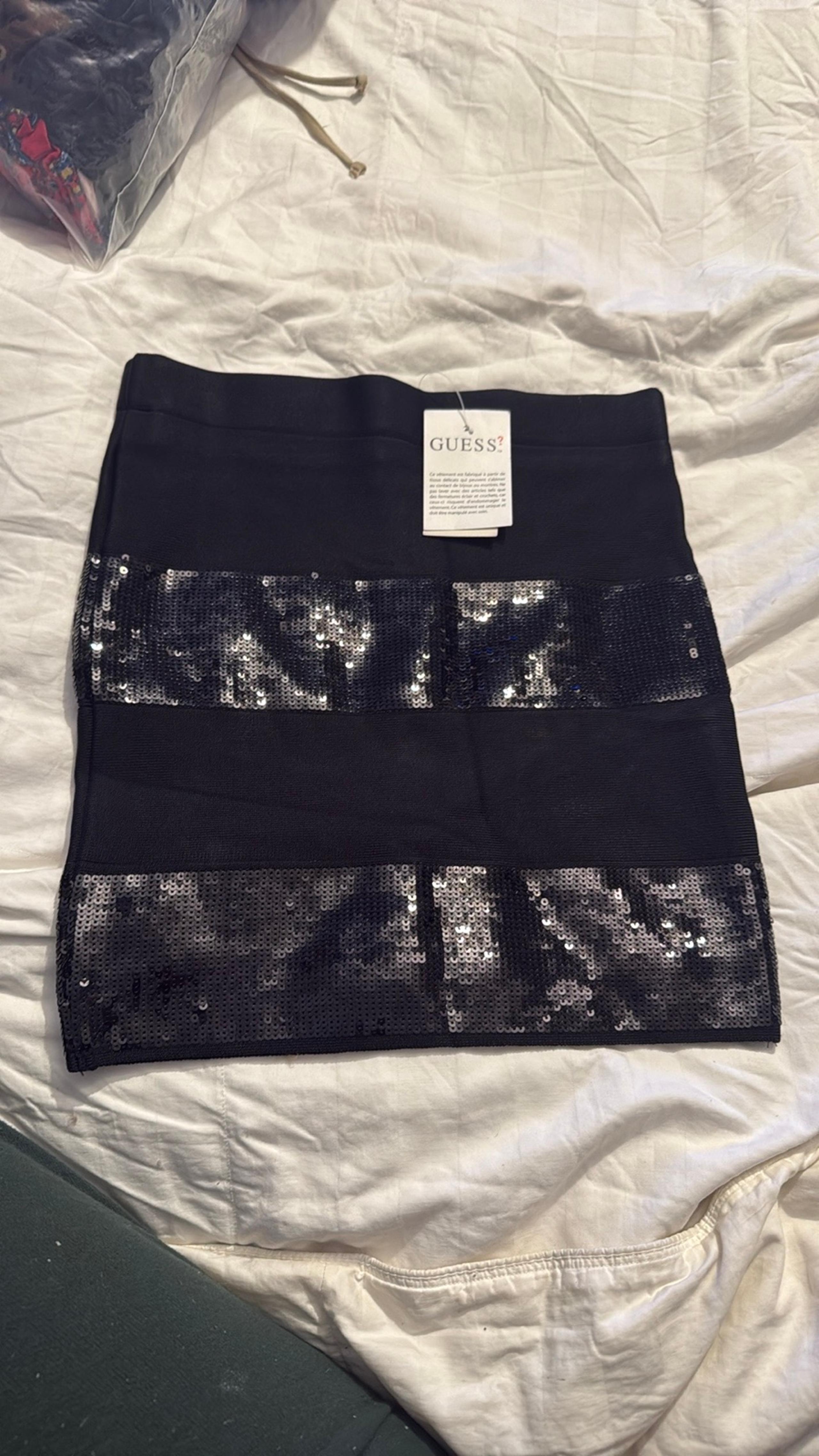 NWT Beautiful Guess Skirt skin tight mini