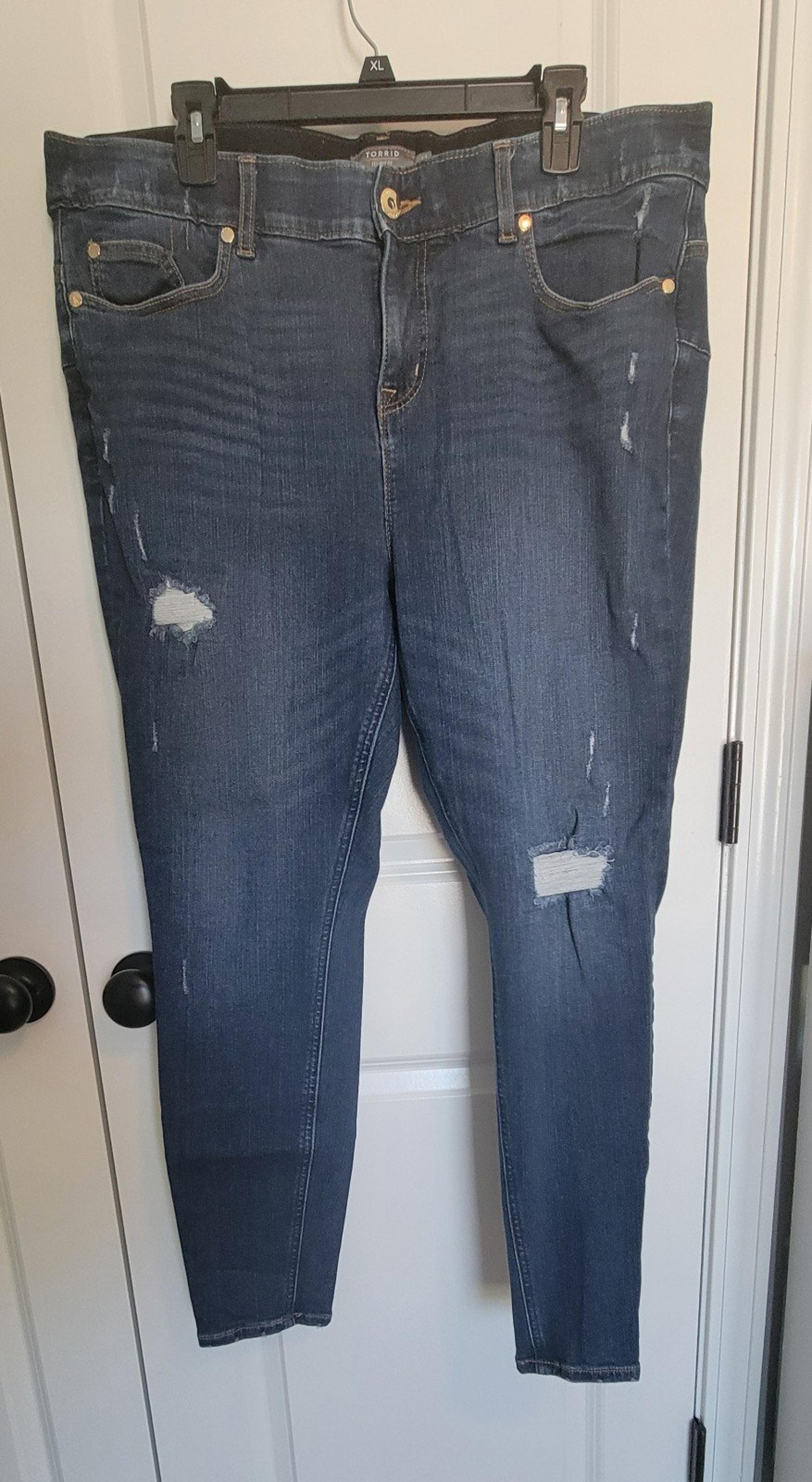 Torrid women's plus size Bombshell skinny distressed dark wash jeans- 20R