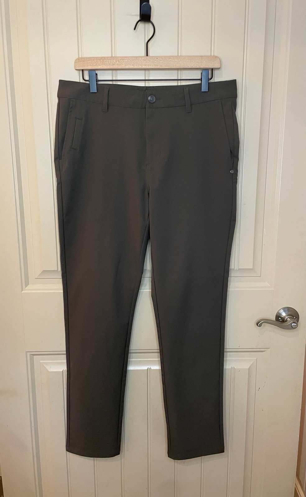 Vuori Performance Cascade Tech Pants Men's Size 32(fits like 34x30)Oregano Green