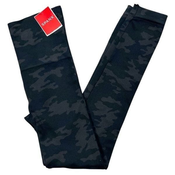 NWT Spanx Look At Me Now Seamless Leggings in Black Camo #FL3515 Size Small