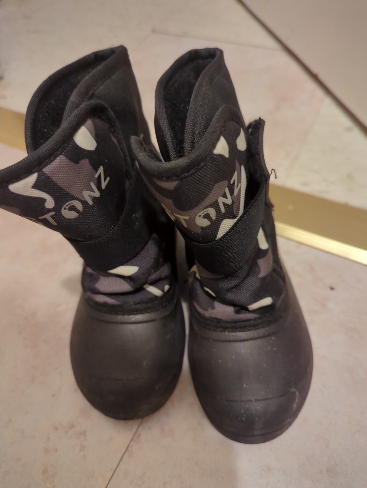 Stonz toddler boots 9