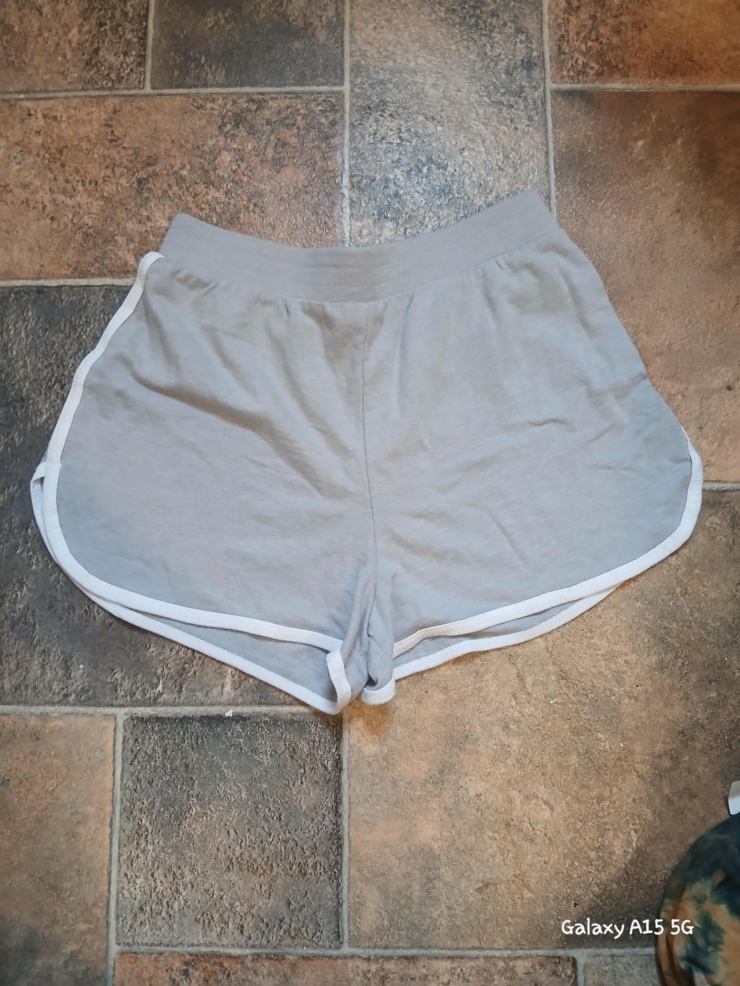 No boundaries Grey shorts white trim sz M (7-9)