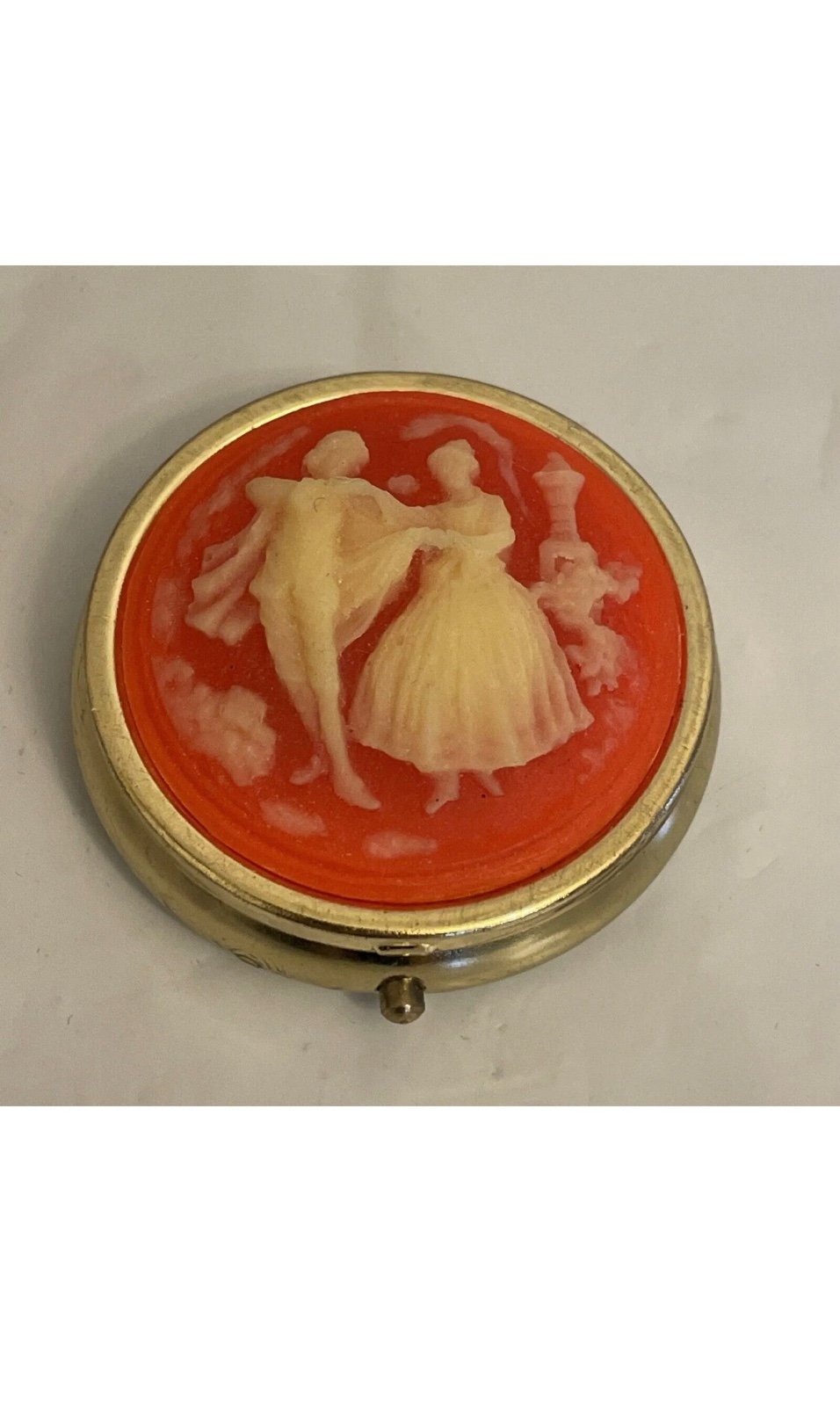 VTG CAMEO PILL BOX