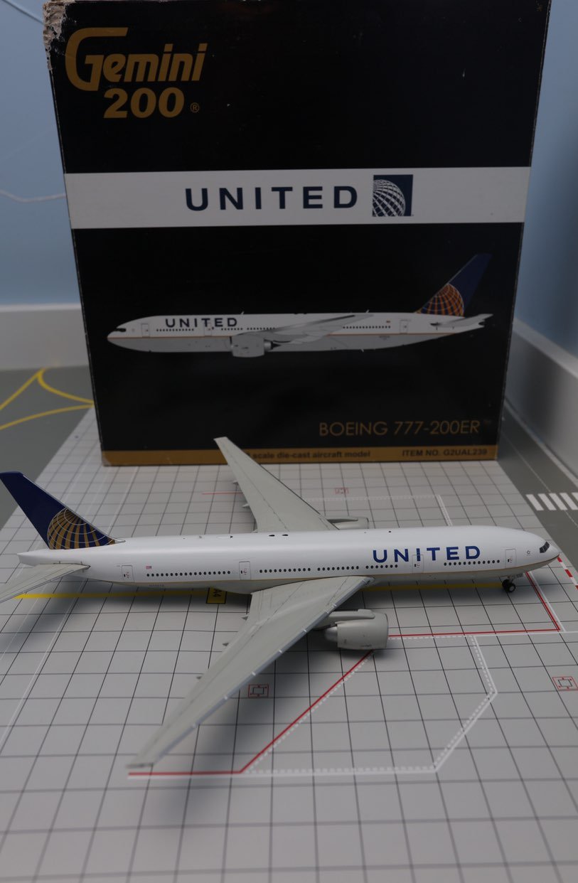Gemini200 United Airlines 777-200ER N77012