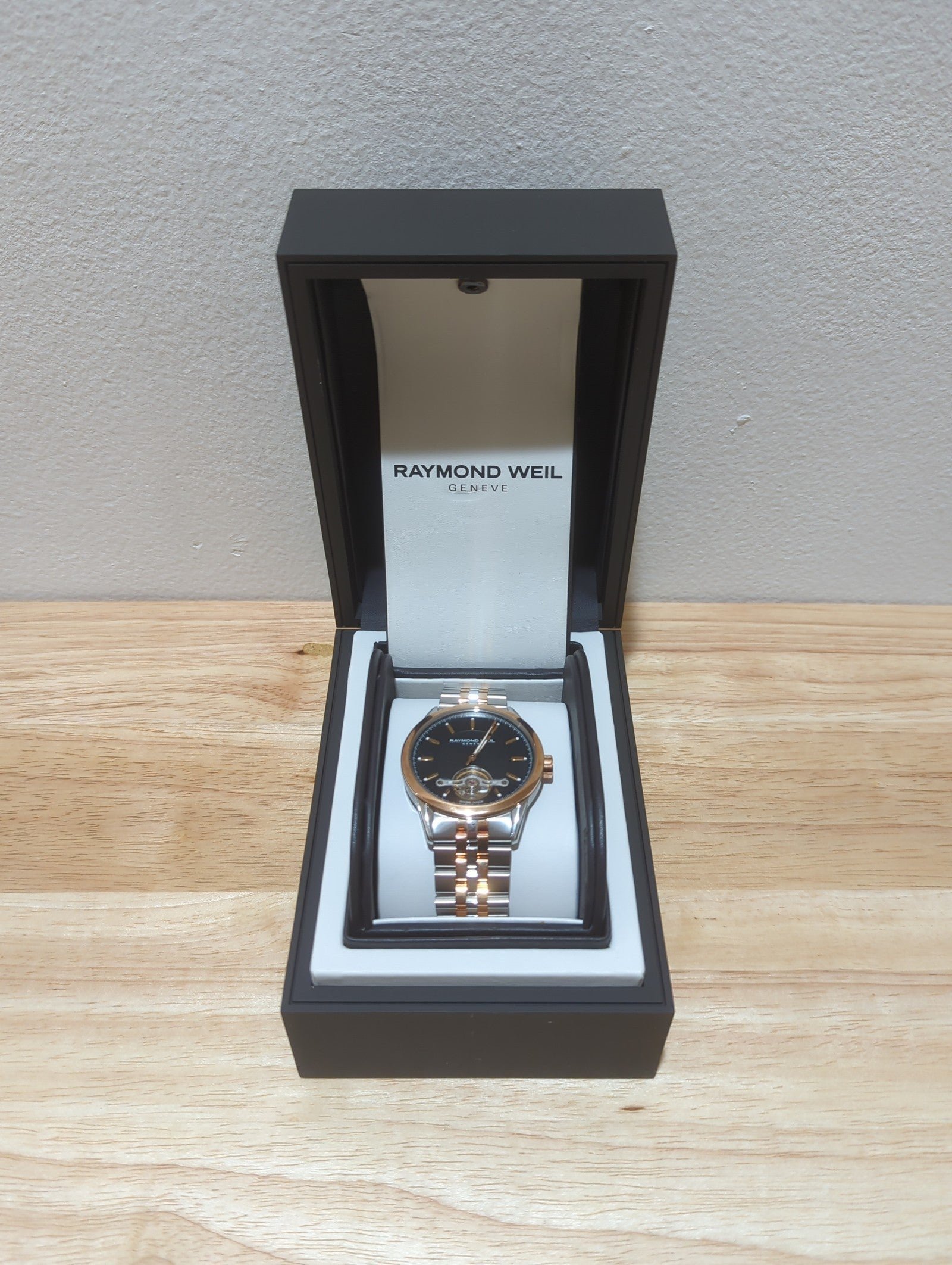Raymond Weil Geneve swiss watch