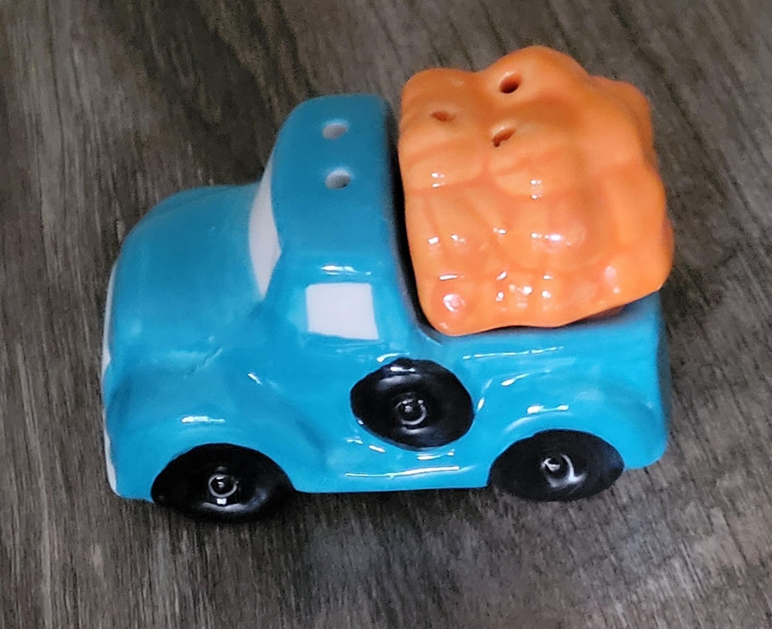 Farmhouse Vtg Ford Pickup Truck Loading Pumpkins SALT PEPPER SHAKER Fall Decor