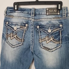 Miss Me Jeans 28 Boyfriend Capri Medium Wash Denim Distressed Flap Pockets