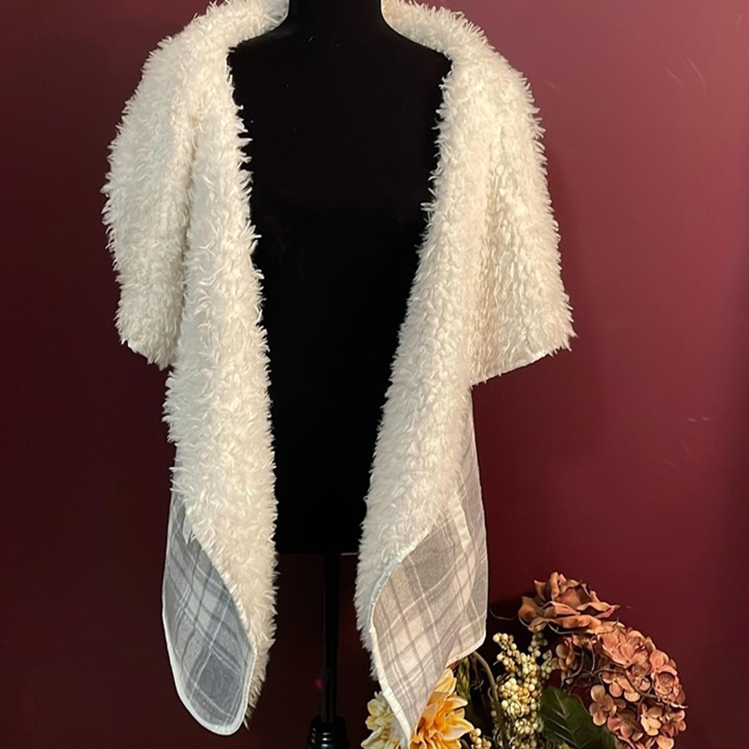 Pretty Me Jane White Gray Plaid Faux Fur Sleeveless Large Vest