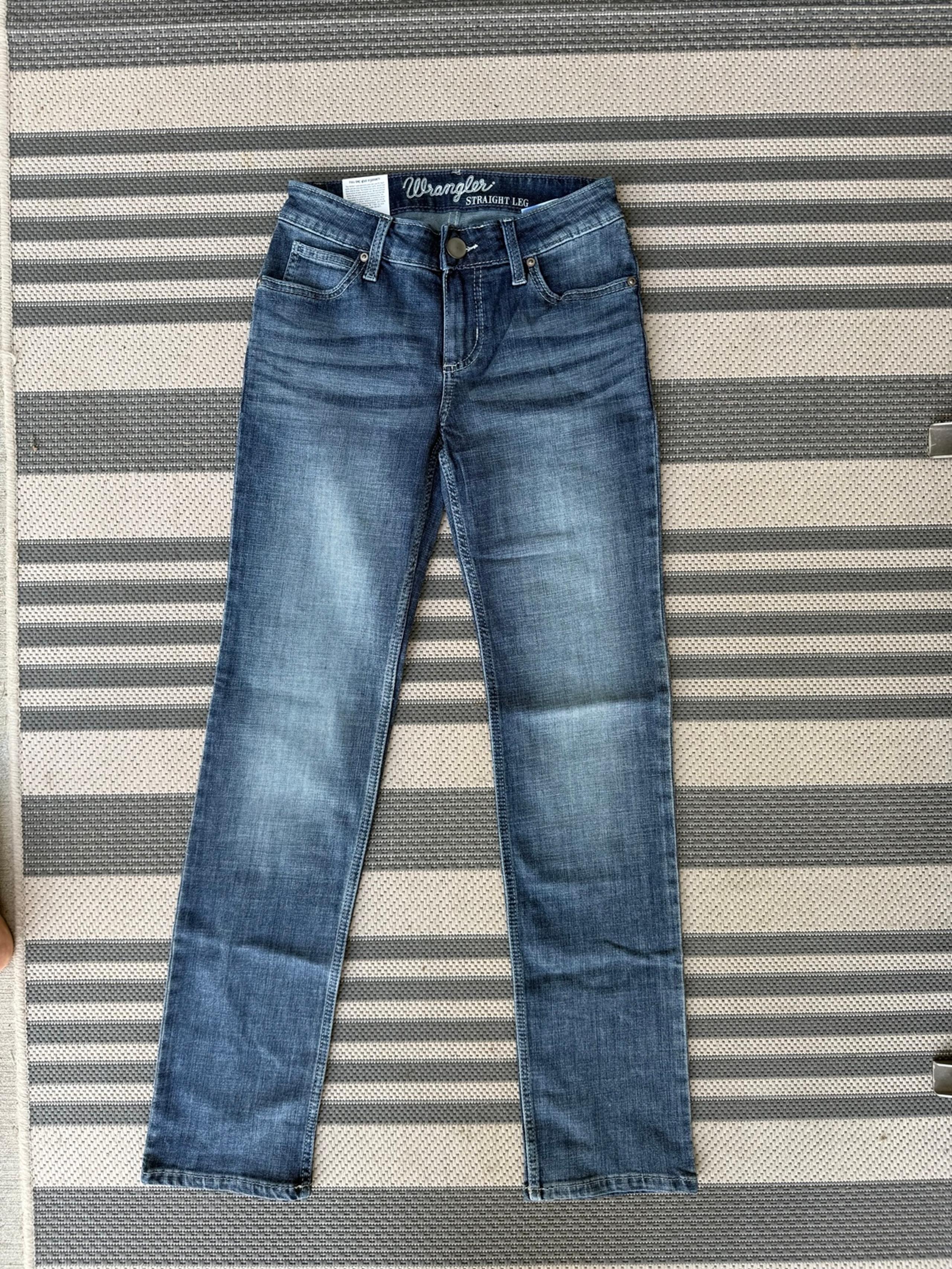 Wrangler Straight Leg Women’s jeans  25/0 X 32