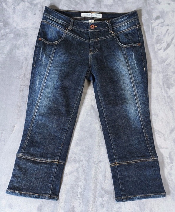 Eckored Denim Capri Jeans Womens Juniors size 9 Distressed Embroidered Buttons