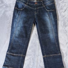 Eckored Denim Capri Jeans Womens Juniors size 9 Distressed Embroidered Buttons