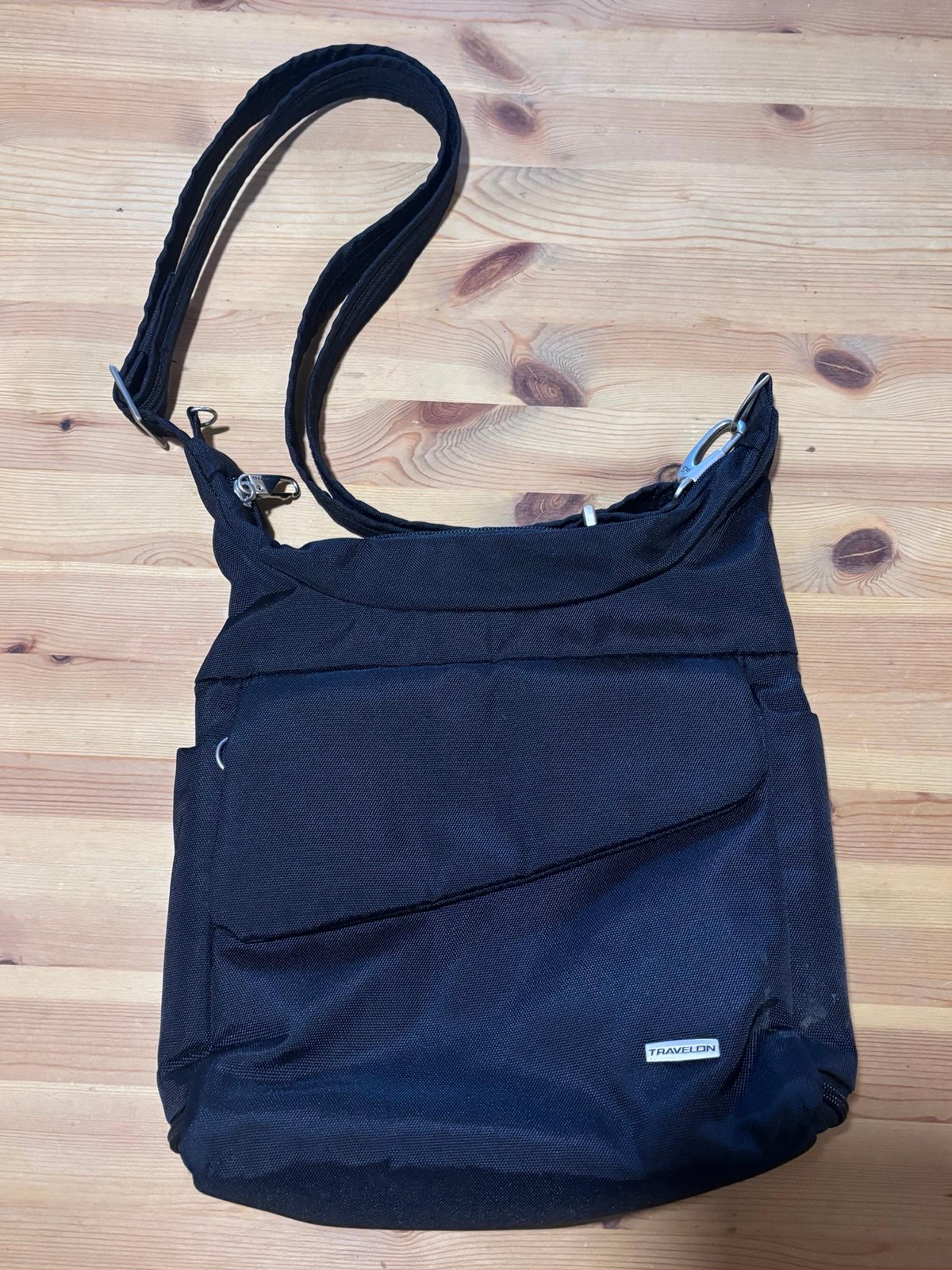 Travelon Anti-Theft Classic Messenger Bag - black