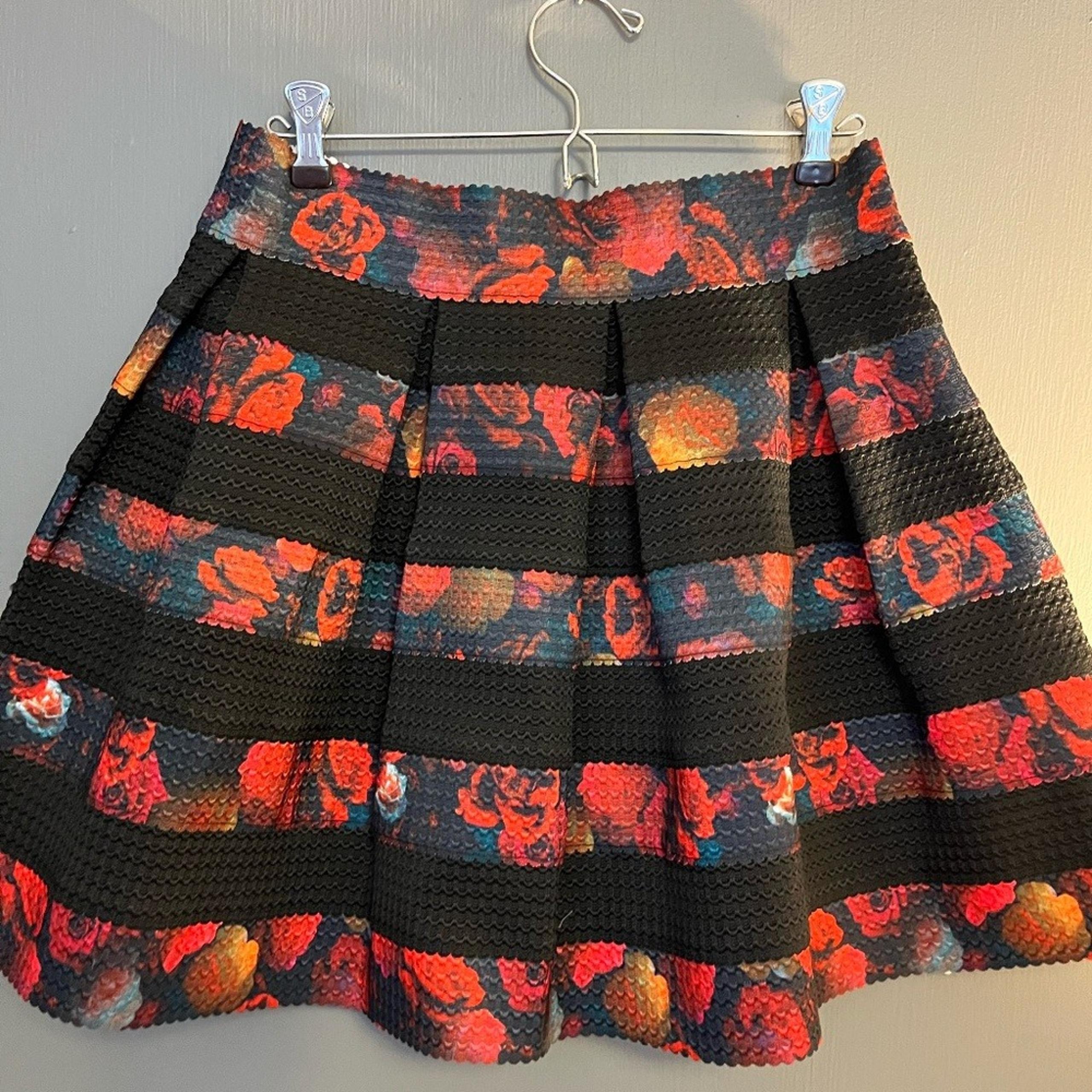 Guess Women's Black and Red Floral Skirt L
