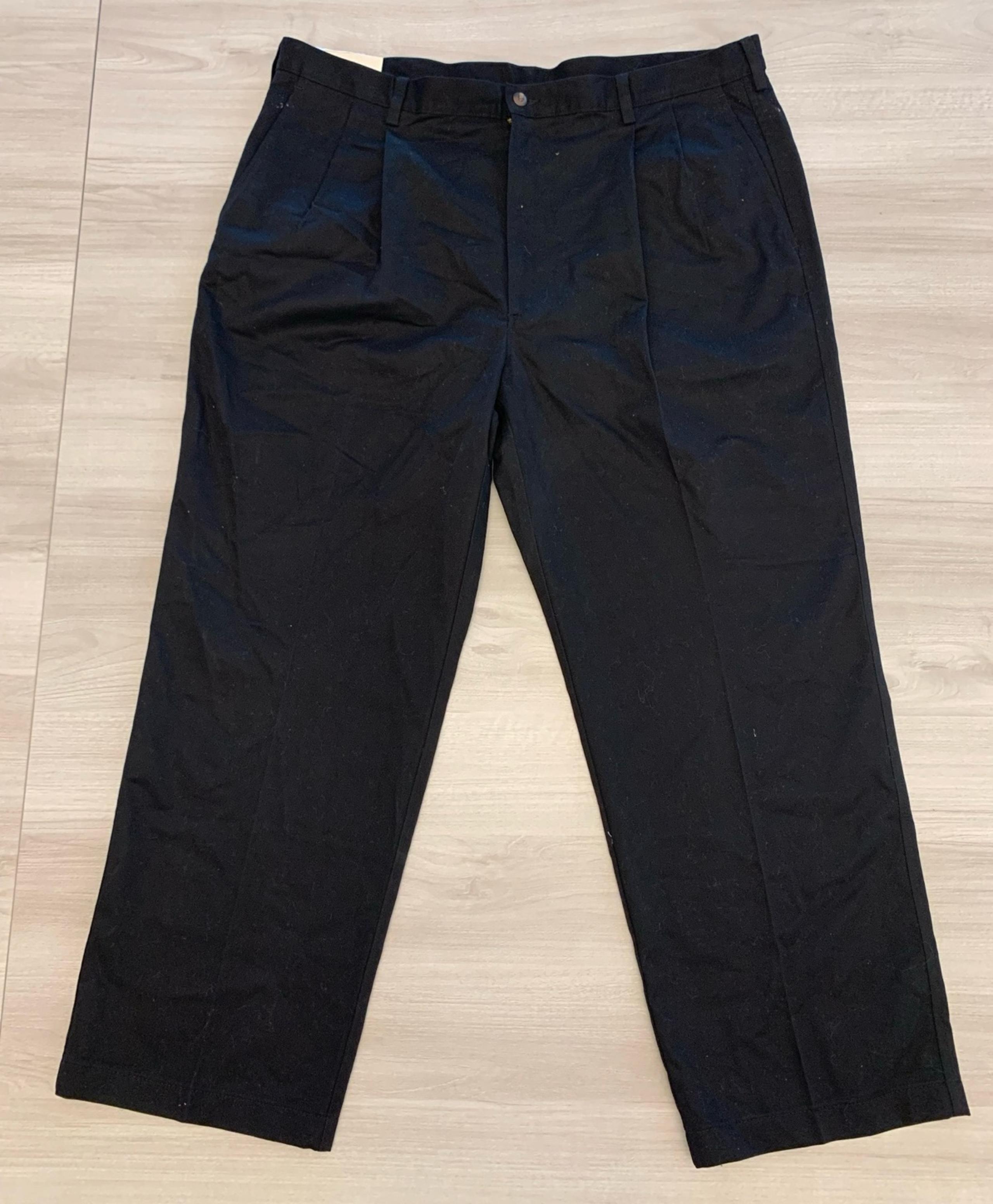 NWT Haggar Freedom Khaki Pleated Classic Fit Chinos Mens Pants 42x30