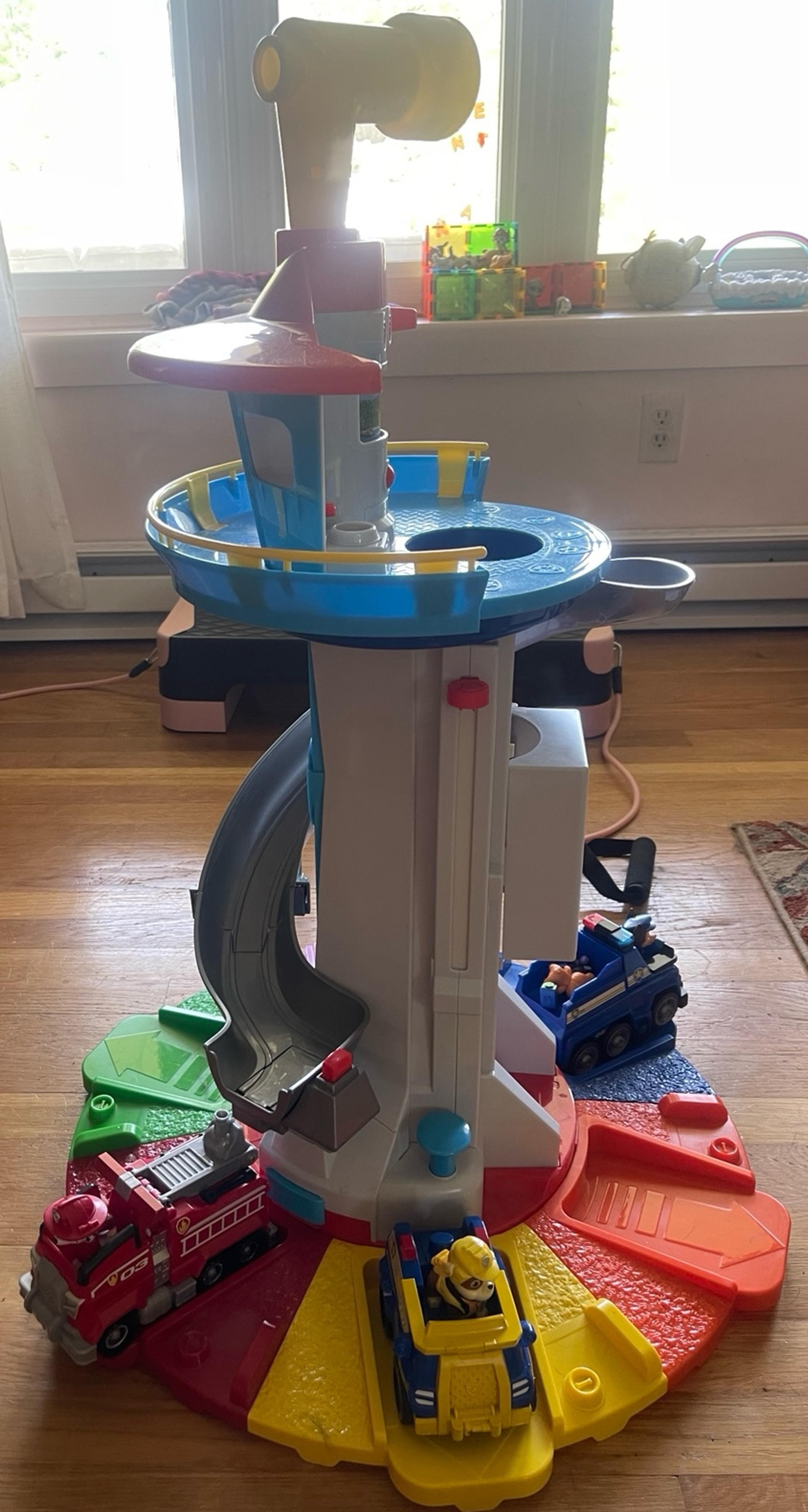 Paw Patrol MY SIZE LOOKOUT TOWER with 4 VEHICLES and 4 PUPS