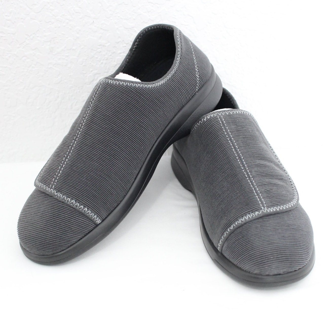 NIB Propet Cush N Foot Men's Slipper Size 11.5