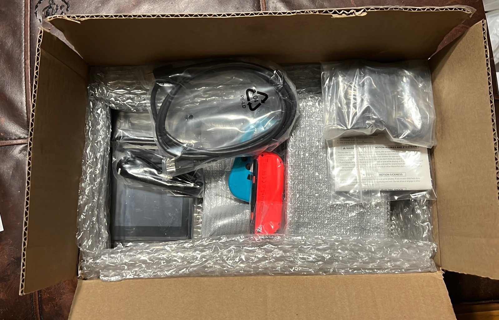 Nintendo Switch 32GB Console V2 Neon Blue/Red Brand New