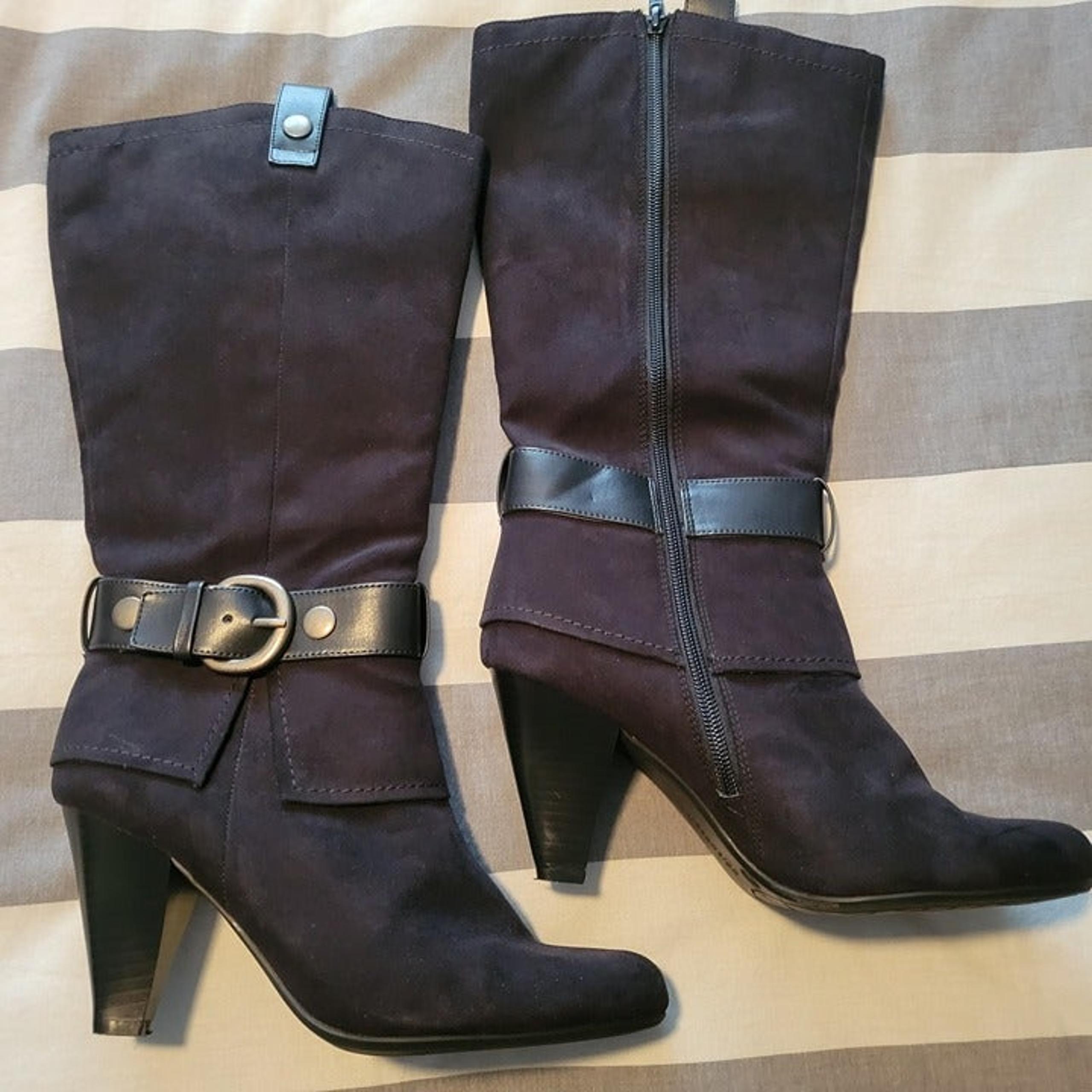 Women's Black Fashion Boots with side Buckle,Size 8.5M