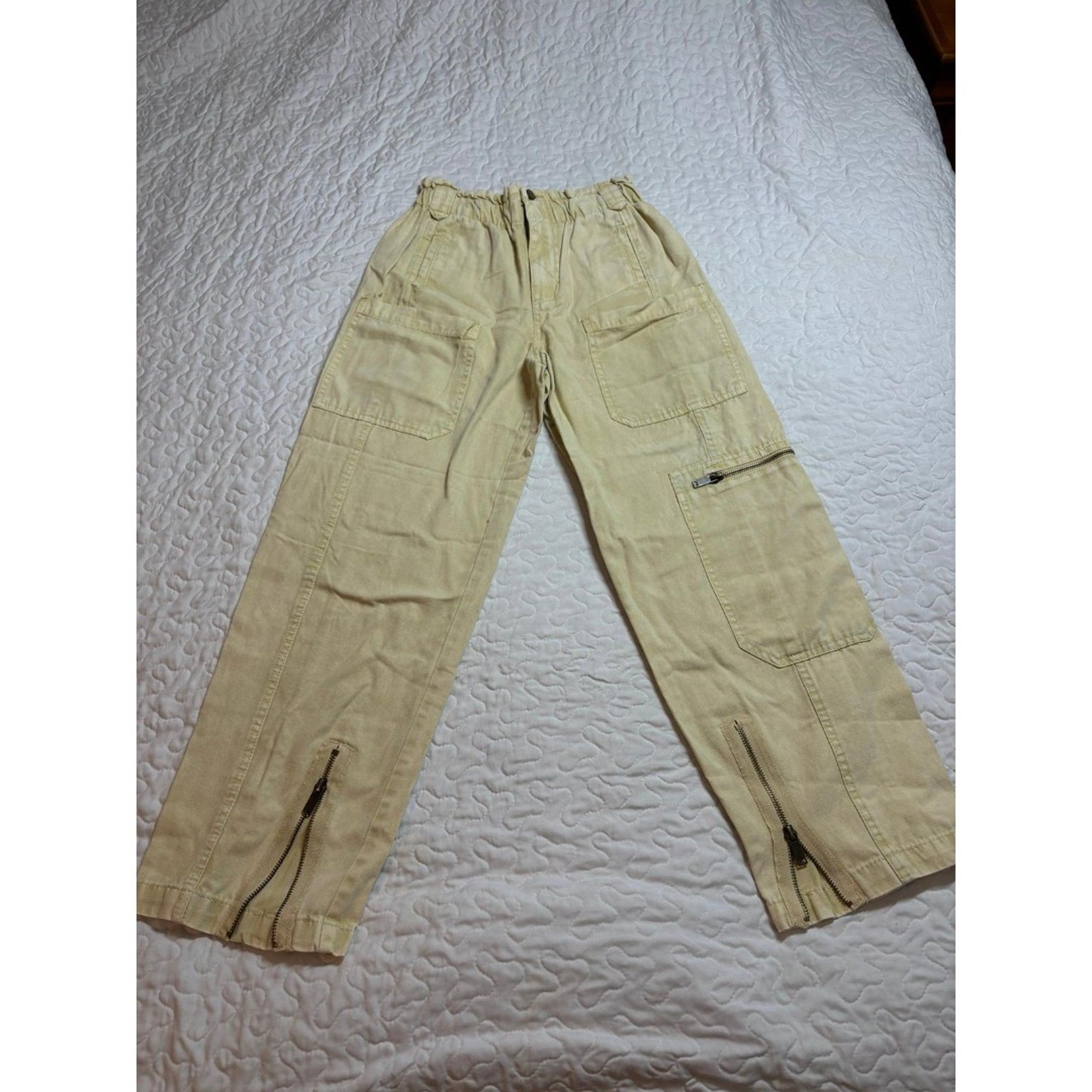 Forever 21 midrise zipper pale yellow big pockets cargo pants size small