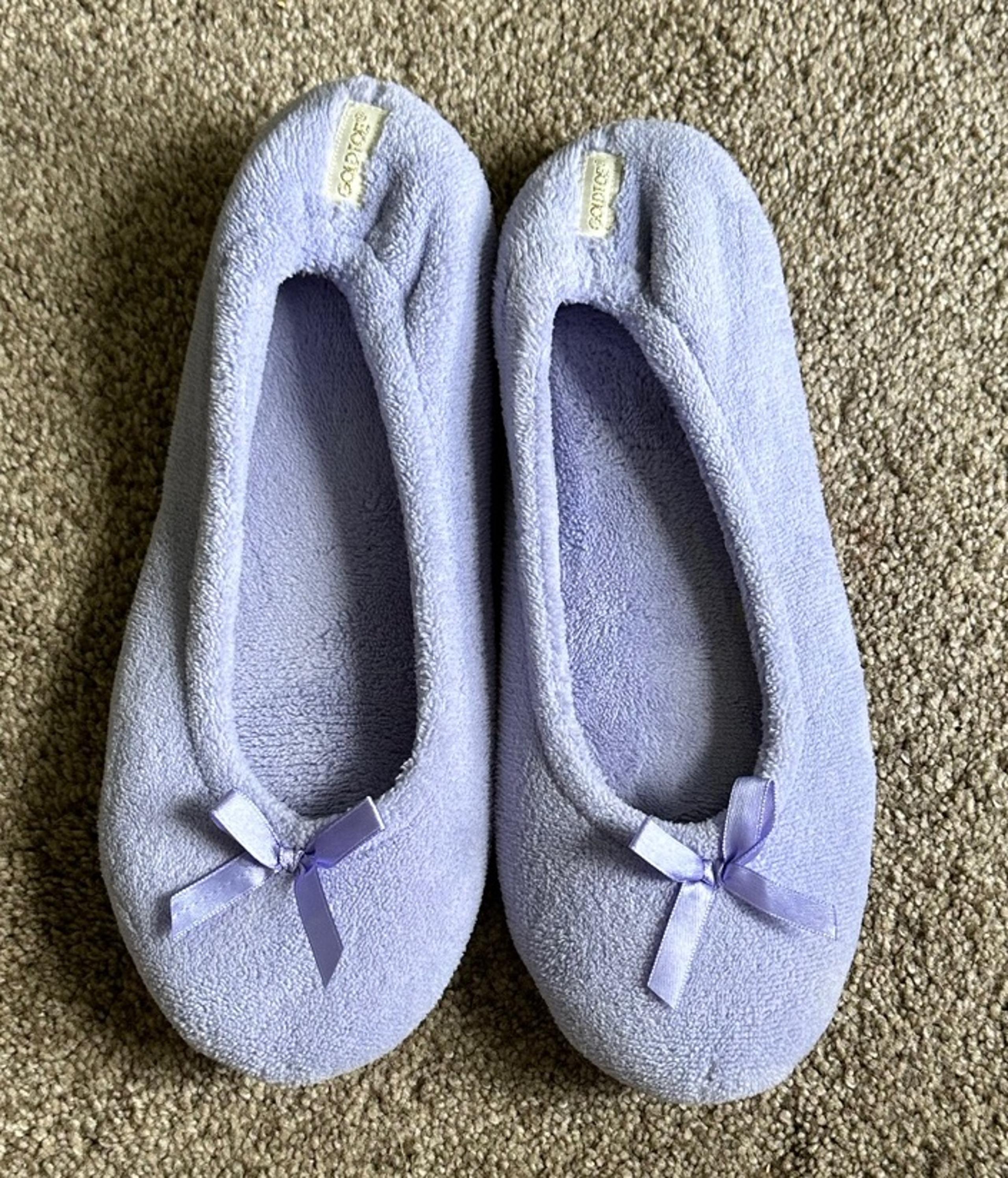 Gold Toe Women’s Ballerina Slippers size large light lavender Worn once