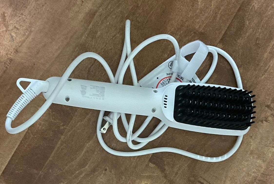 White Monat Straightening Brush