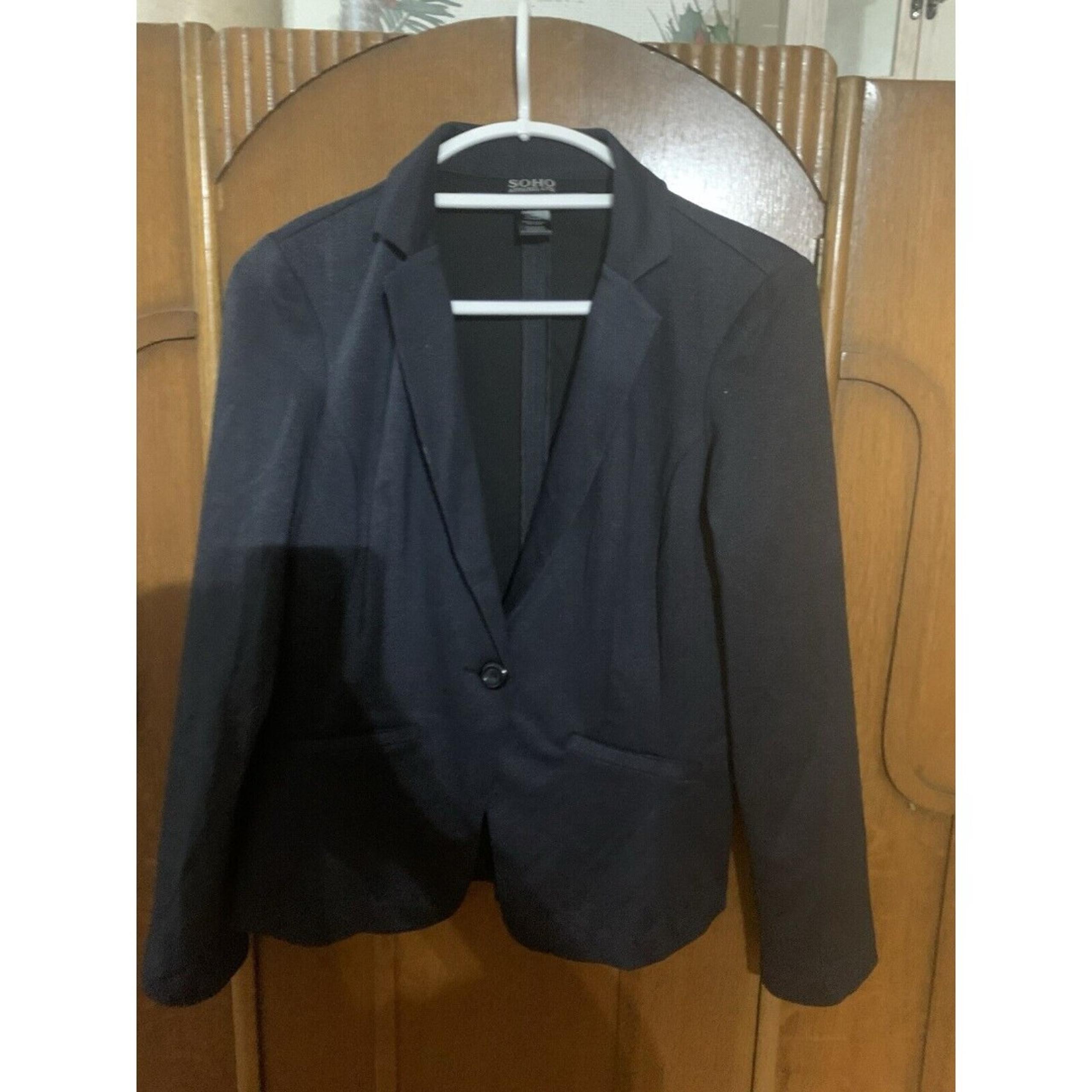 Soho Women’s Black Button Down Blazer. Size  S. B37