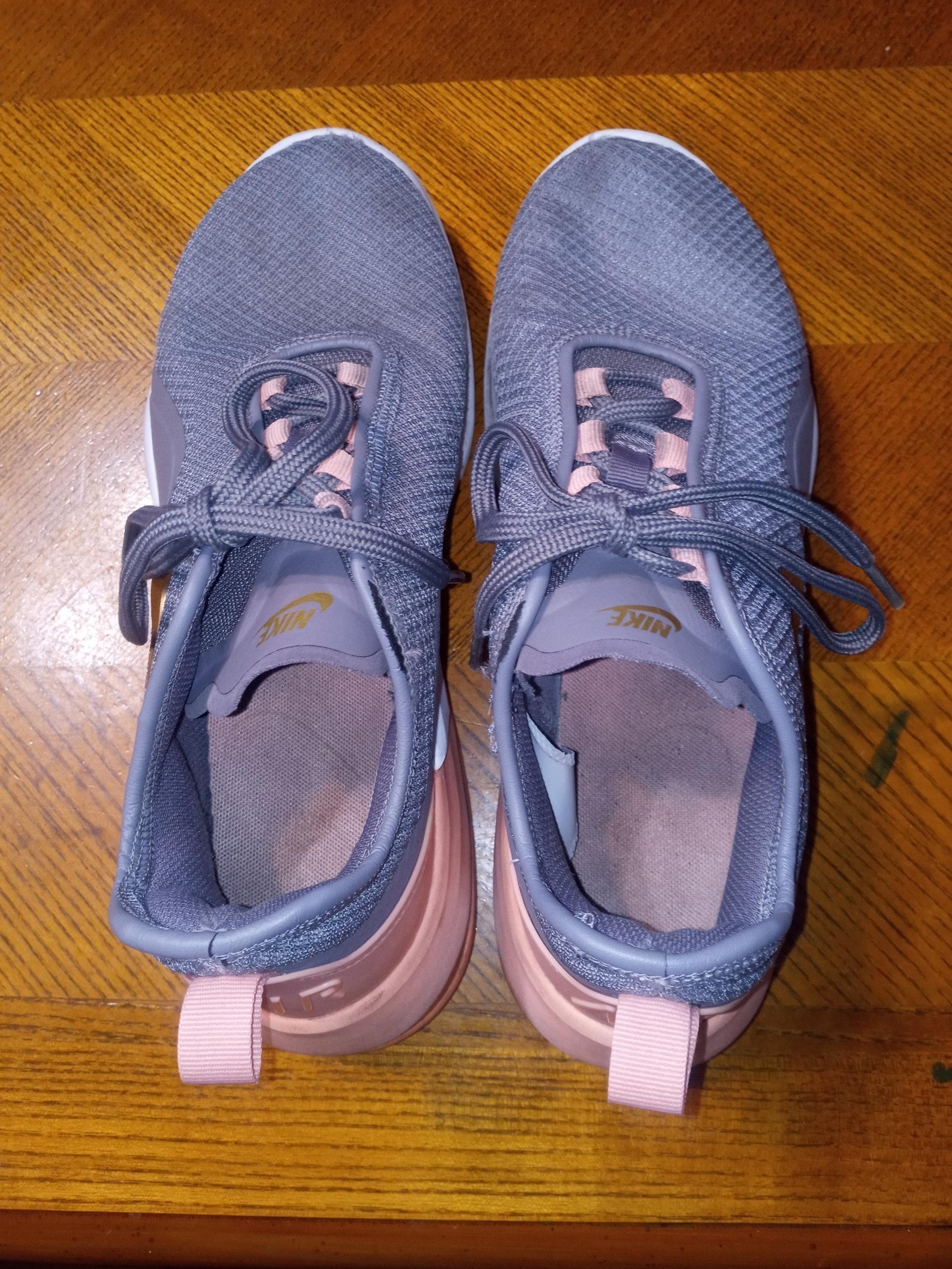 Women's Nike Air Athletic Sneakers/Tennis Shoes Size 8.5 (GUC/FAIR)