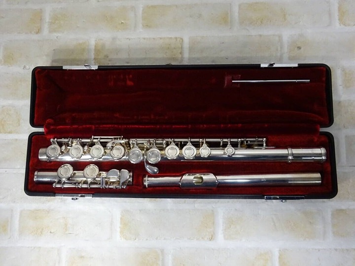 YAMAHA YFL-411 II CONCERT FLUTE Silver