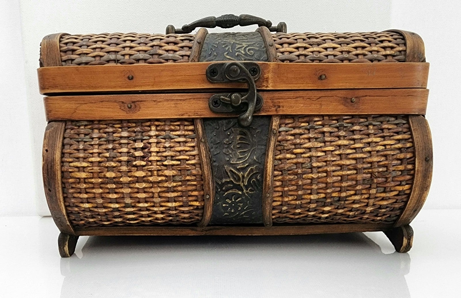 Vintage Antique Wicker /Cane Wood Treasure Chest Box, Décor, Unique Jewe