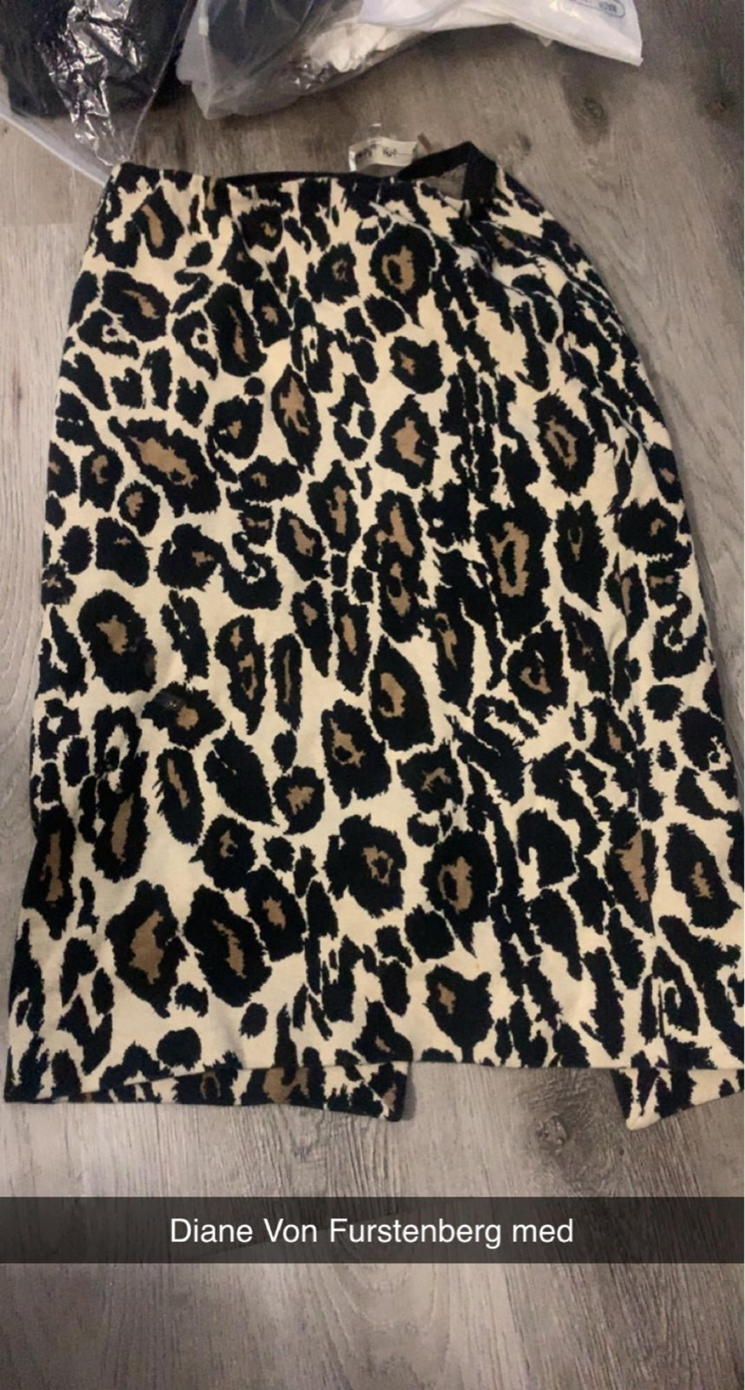 Diane Von Furstenberg Leopad midi skirt size medium