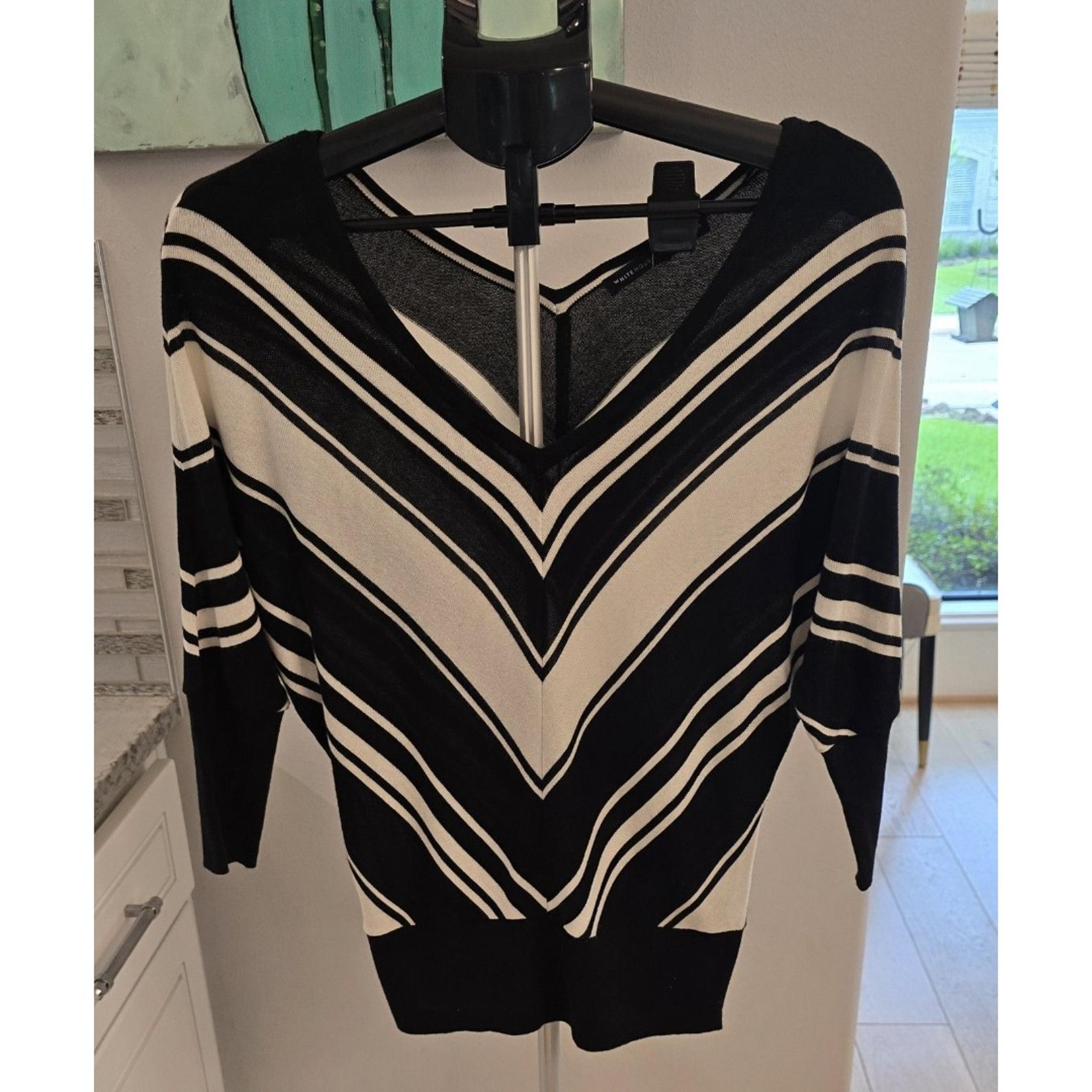 White House Black Market Sweater Women’s Black & White Stripe Double V Size XS