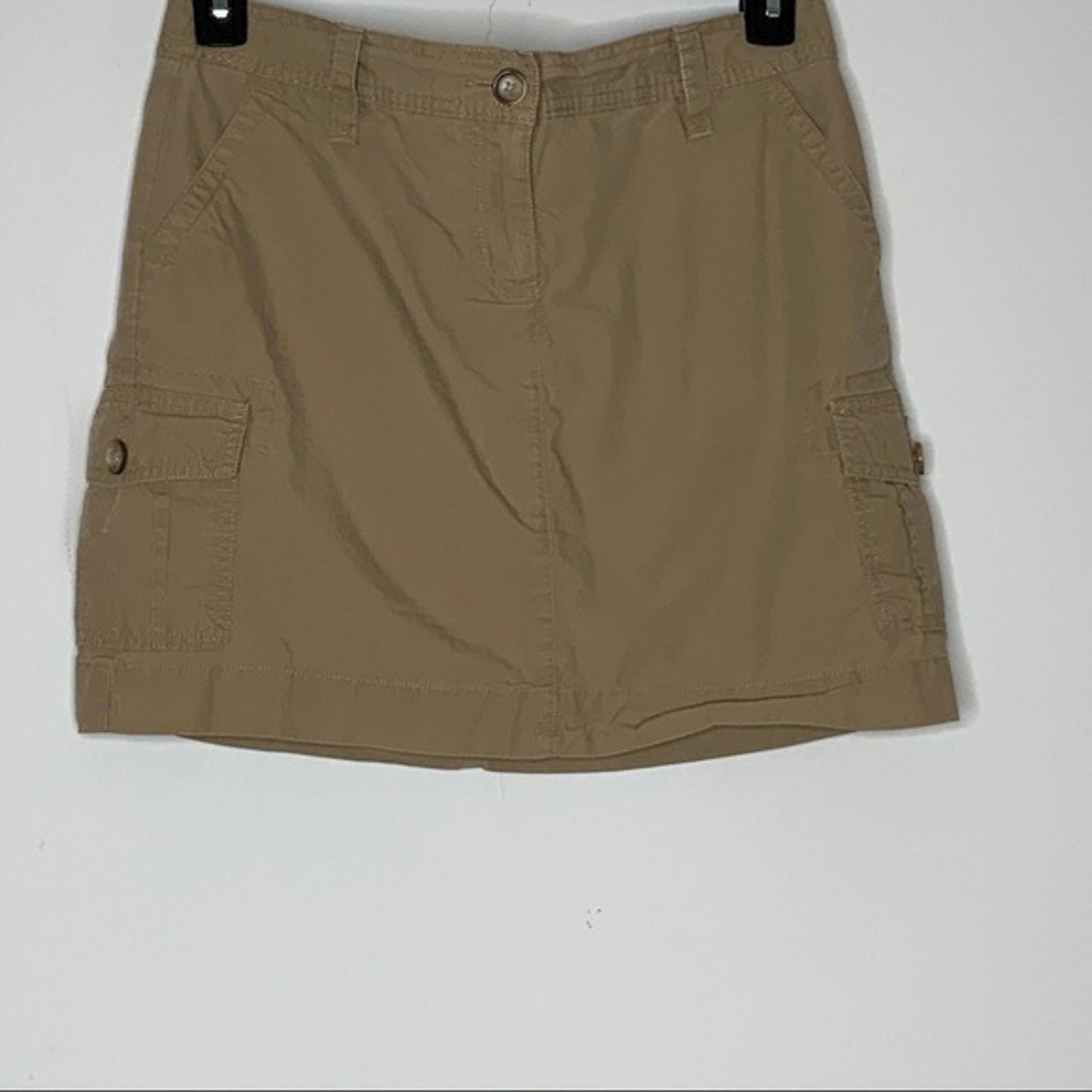 LANDS’ END Tan mini cargo skirt. Size 10