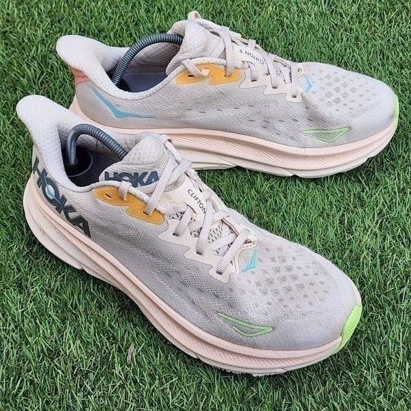 HOKA CLIFTON 9 - Womens Sneakers - SIZE 10.5B