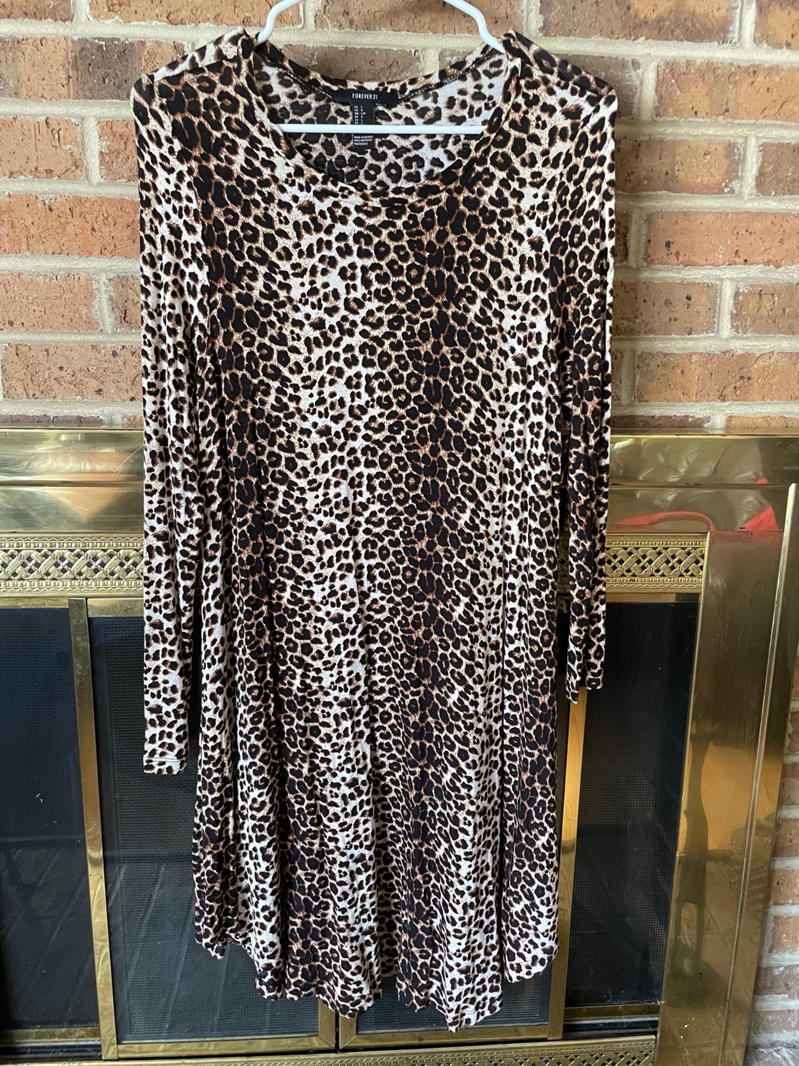 Ladies Womens Large Forever 21 long sleeve comfy knee length cheetah dress EUC