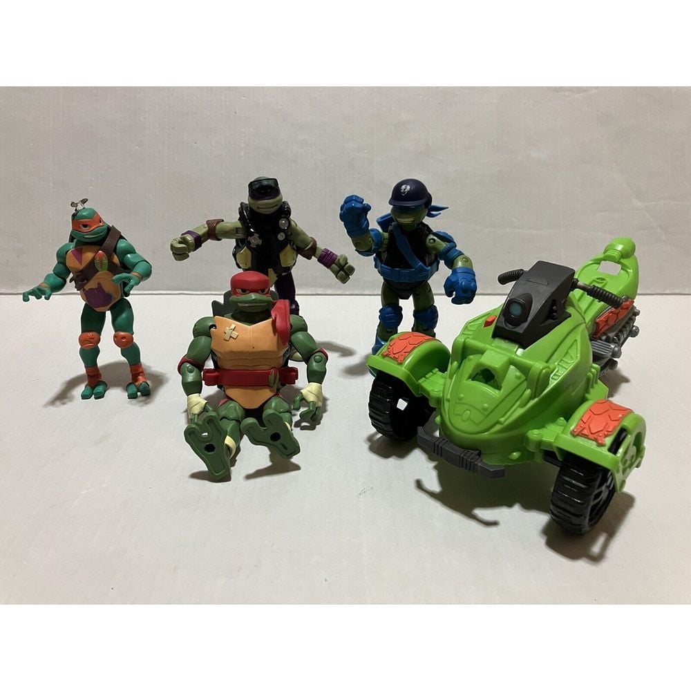 Viacom 2013-14 Teenage Mutant Ninja Turtles Set of 4 + Motorcycle