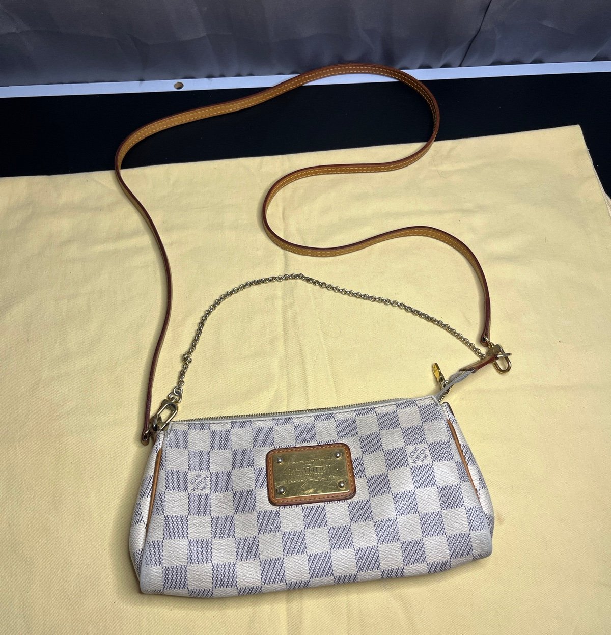 Louis Vuitton Eva Damier White Clutch