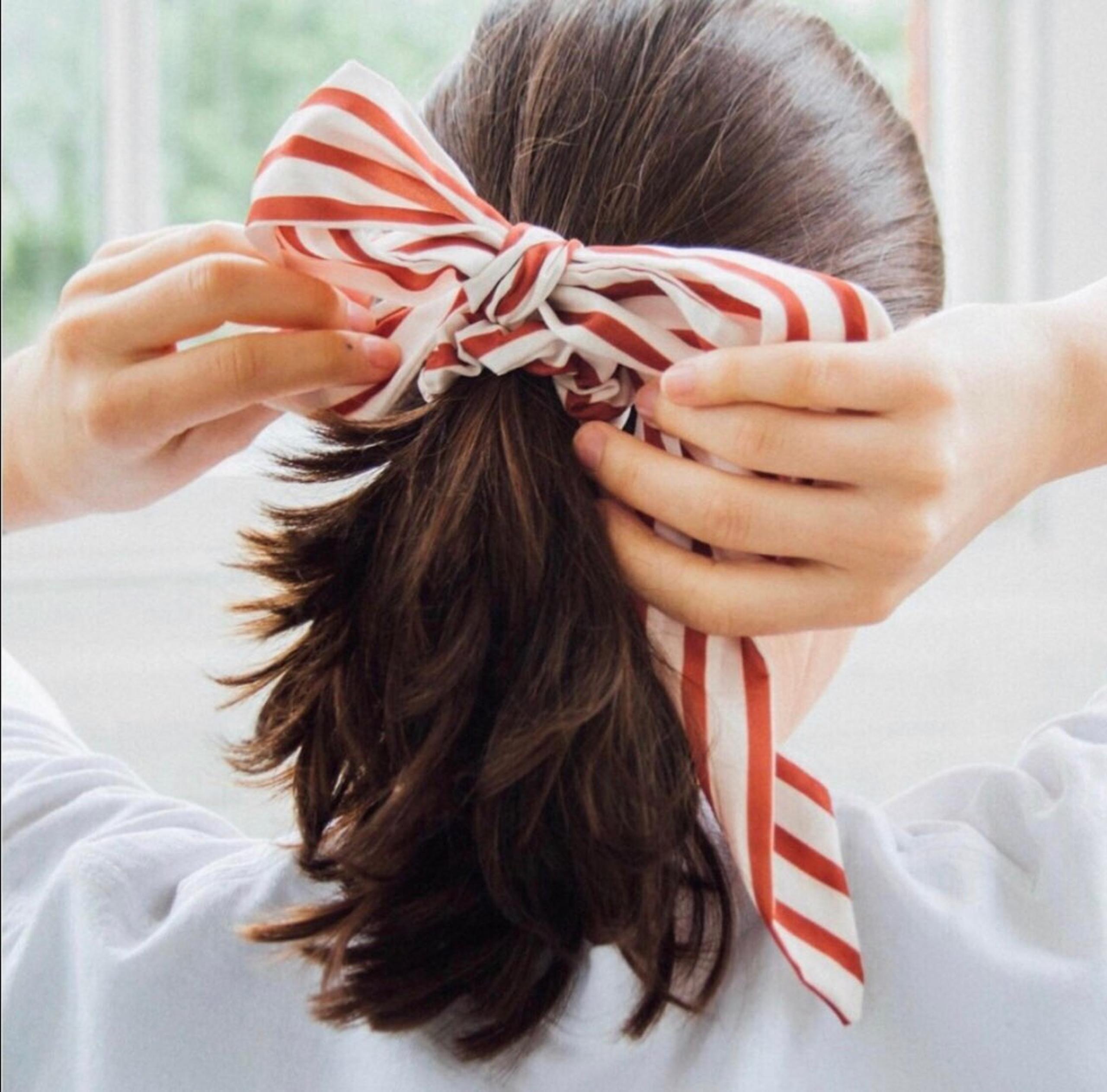 NWT Darling Draped Bow Scrunchie