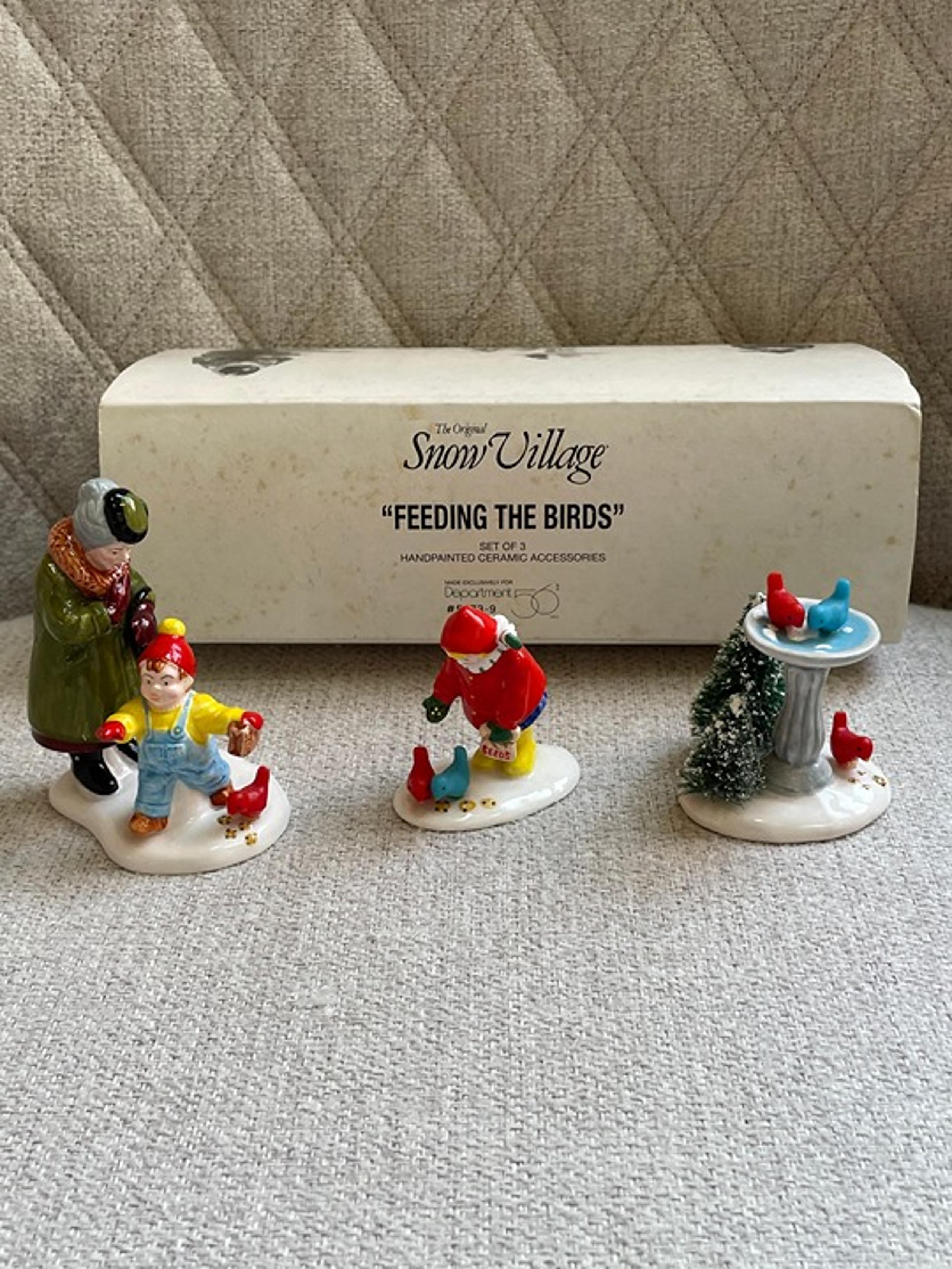 Department 56 Snow Village Feeding The Birds Christmas Figures Set Of 3 #5473-9